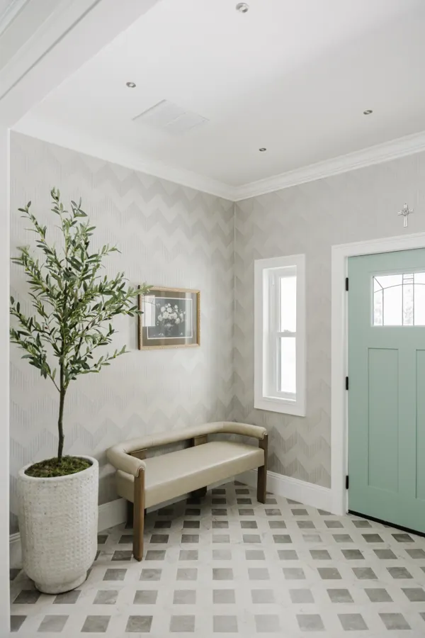 Entryway with patterned wall finish